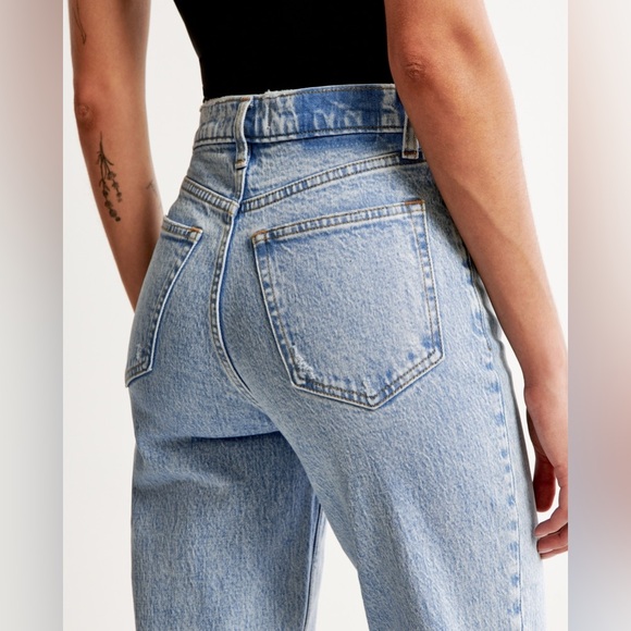 Abercrombie and Fitch Ultra High Rise 90s Straight Jean
Size 30/10 - Picture 9 of 11
